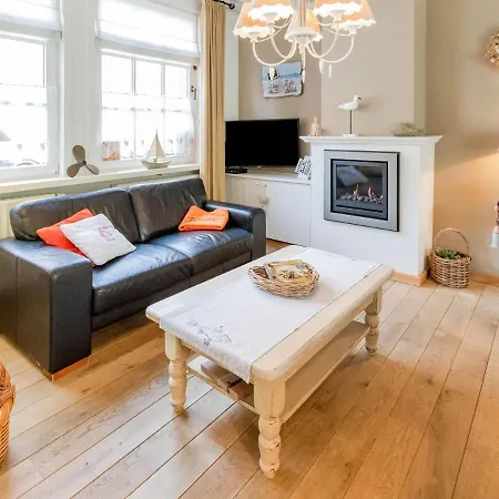 Spacious Holiday In With Garden *