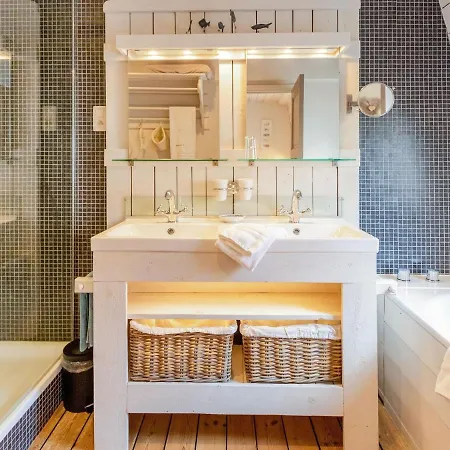 Spacious Holiday In With Garden Nieuwpoort