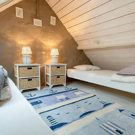 Spacious Holiday In With Garden Nyaraló *
